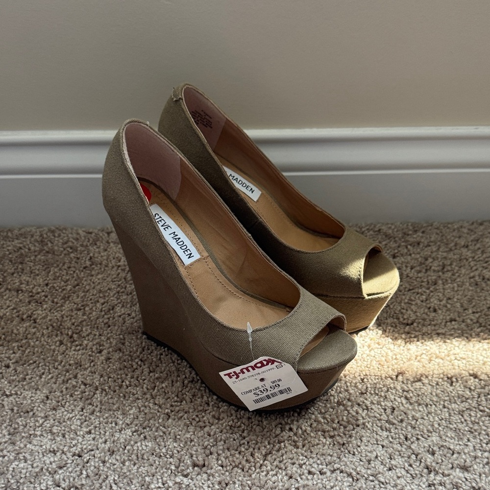Steve Madden Women's Tan Peep Toe Wedges